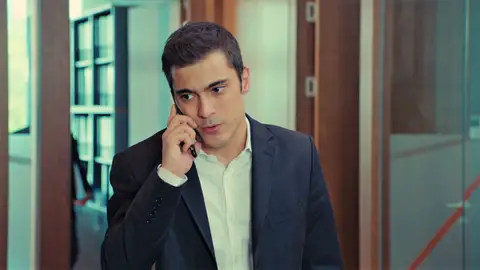 Şahika le prohíbe a Yiğit que le cuente a Kaya sus planes de venganza… ¿Sospechará que es hijo suyo? Şahika le prohíbe a Yiğit que le cuente a Kaya sus planes de venganza… ¿Sospechará que es hijo suyo?