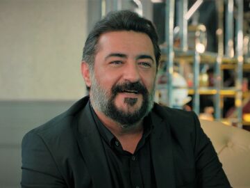 Akif le pide trabajo a Nebahat: &ldquo;Ser&eacute; tu asistente de confianza&rdquo;
