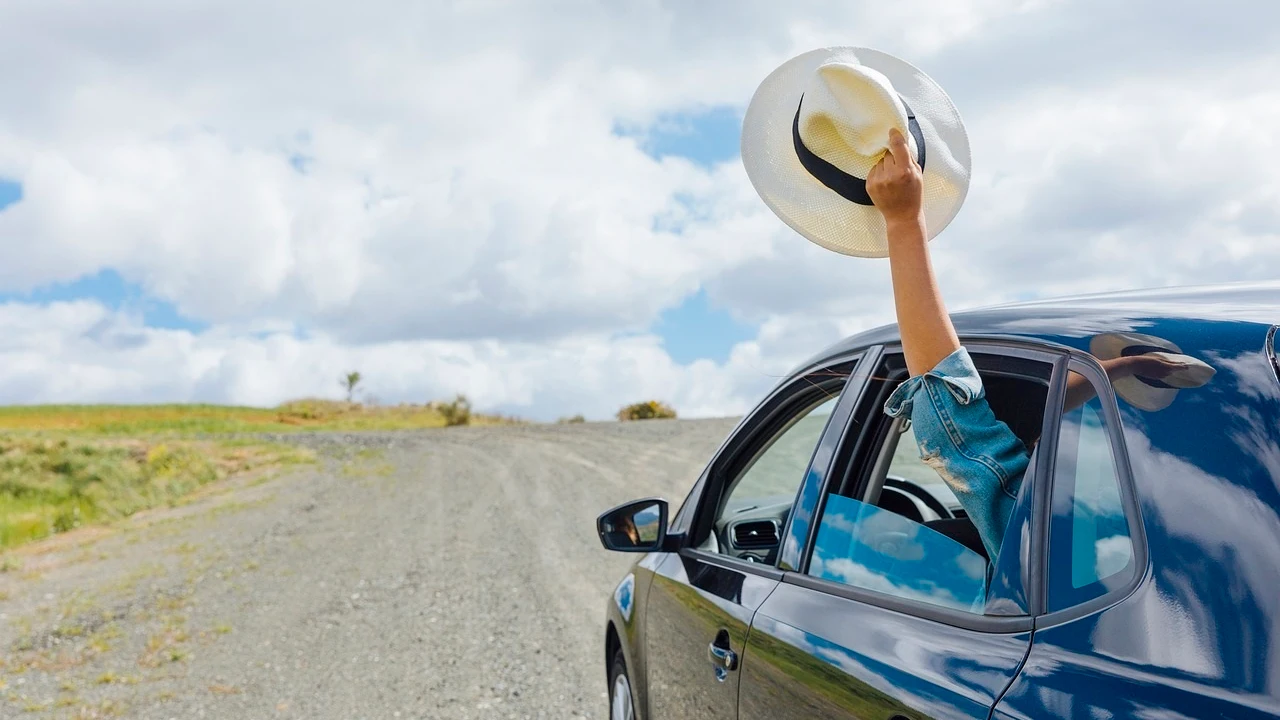 Una persona en un coche Una persona en un coche