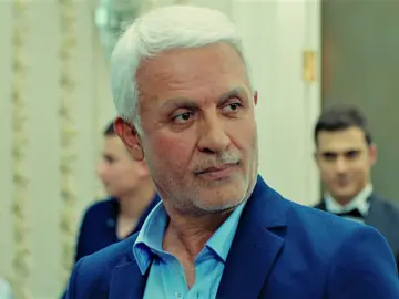 Şahika llega a la mansión Argun y deja a Halit sin palabras Şahika llega a la mansión Argun y deja a Halit sin palabras