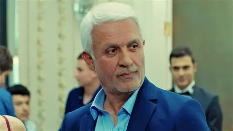 Şahika llega a la mansión Argun y deja a Halit sin palabras Şahika llega a la mansión Argun y deja a Halit sin palabras