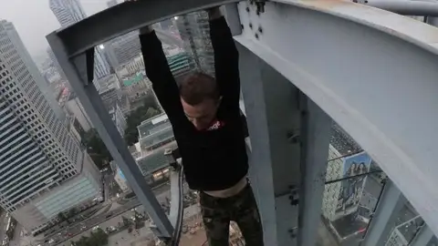 Remi Ludici, al borde del precipicio Remi Ludici, al borde del precipicio