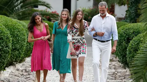 La reina Letizia, la princesa Leonor, la infanta Sofía y el rey Felipe La reina Letizia, la princesa Leonor, la infanta Sofía y el rey Felipe