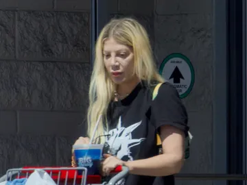 Tori Spelling haciendo la compra en Los Ángeles Tori Spelling haciendo la compra en Los Ángeles