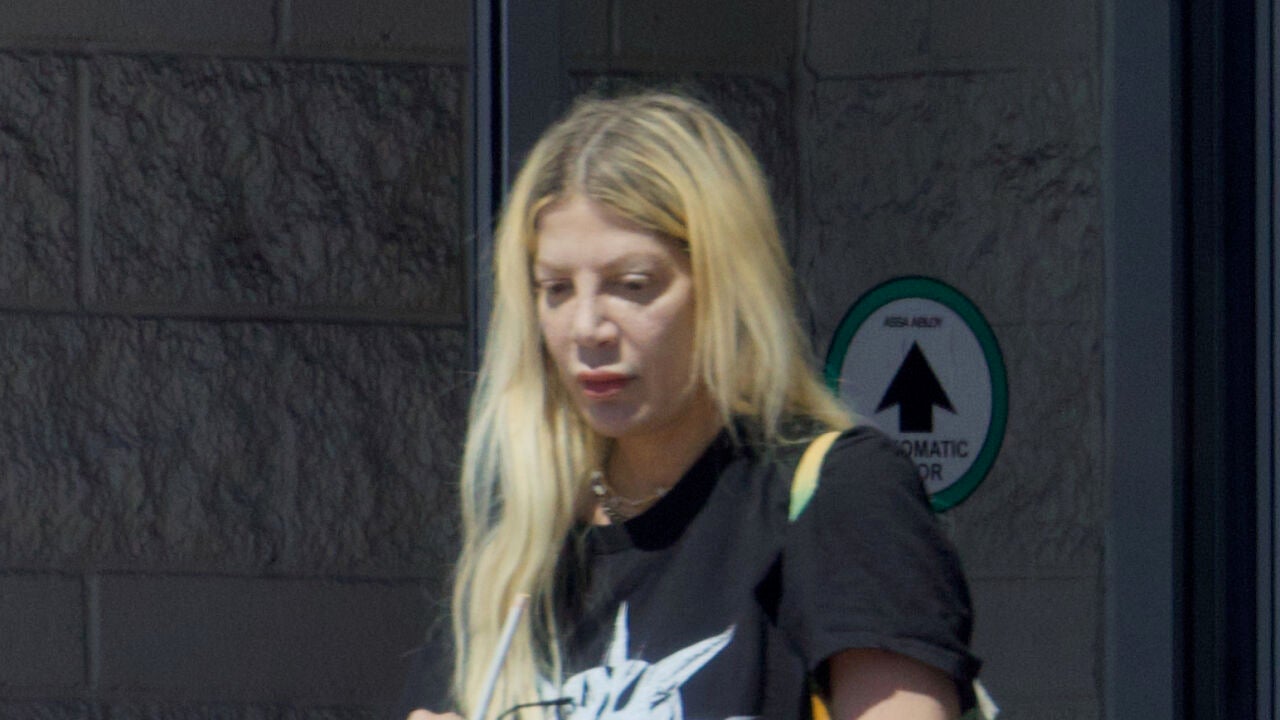 Los problemas de Tori Spelling De ni a rica de Hollywood a vivir en una caravana con sus 5 hijos