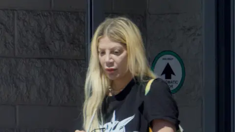 Tori Spelling haciendo la compra en Los Ángeles Tori Spelling haciendo la compra en Los Ángeles