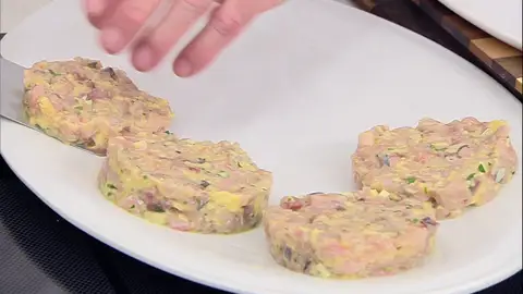Elabora las hamburguesas Elabora las hamburguesas