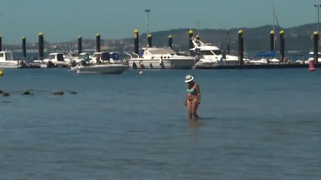 Chapela cierra su playa en plena ola de calor en Galicia