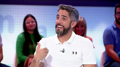 Roberto Leal flipa... ¡al verse corregido por Fer como presentador!: “¿Me estás dando clases?” Roberto Leal flipa... ¡al verse corregido por Fer como presentador!: “¿Me estás dando clases?”