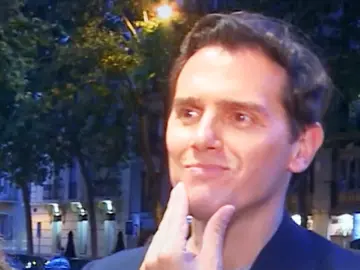 Albert Rivera, cazado en actitud muy cariñosa con Aysha Daraaui a pesar de haber desmentido la relación Albert Rivera, cazado en actitud muy cariñosa con Aysha Daraaui a pesar de haber desmentido la relación