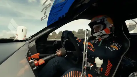 Max Verstappen cambia la F1 por los derrapes del 'drifting' Max Verstappen cambia la F1 por los derrapes del 'drifting'