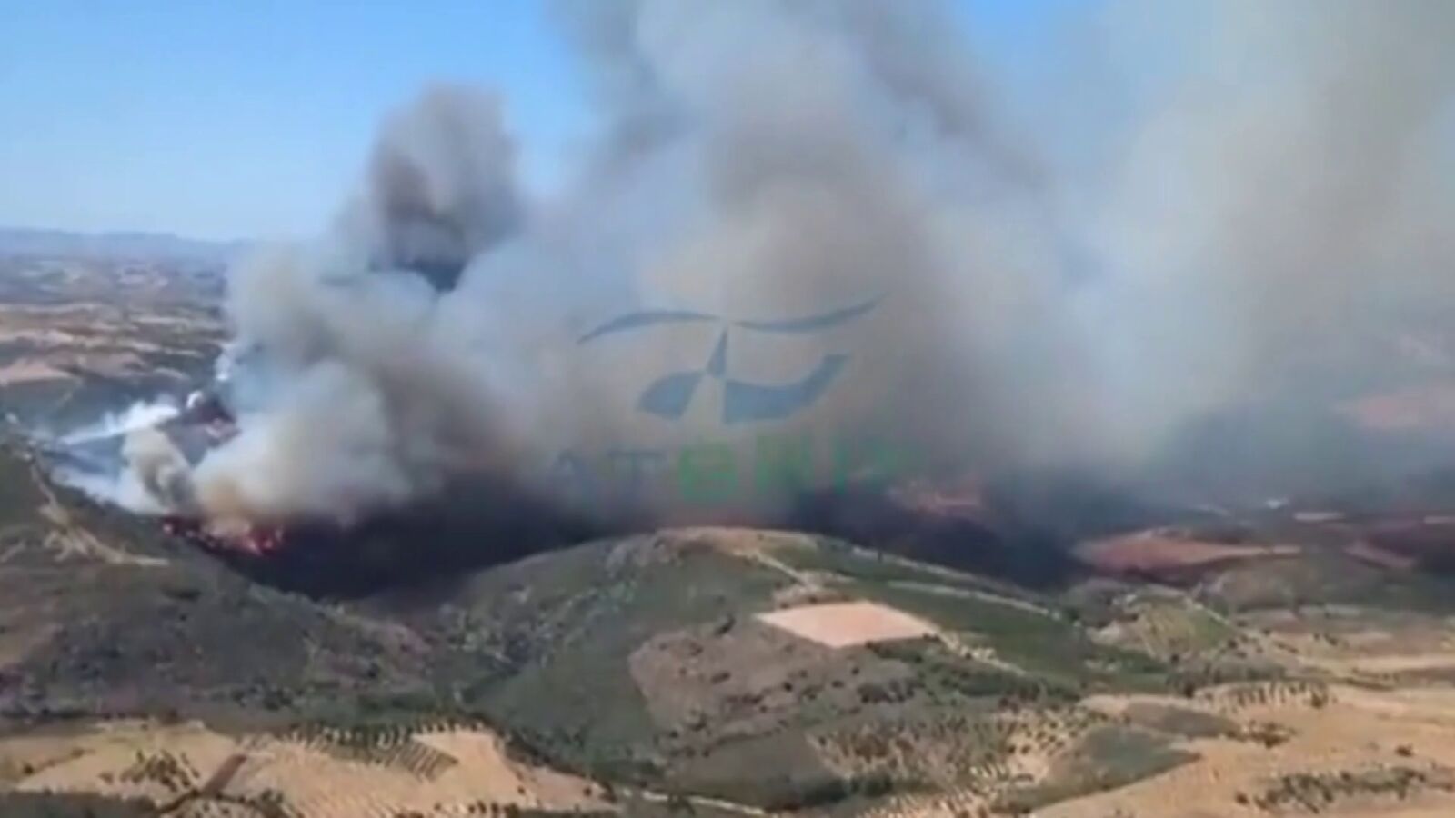 Preocupación por un incendio en la frontera entre Portugal y España que se acerca a Zamora 