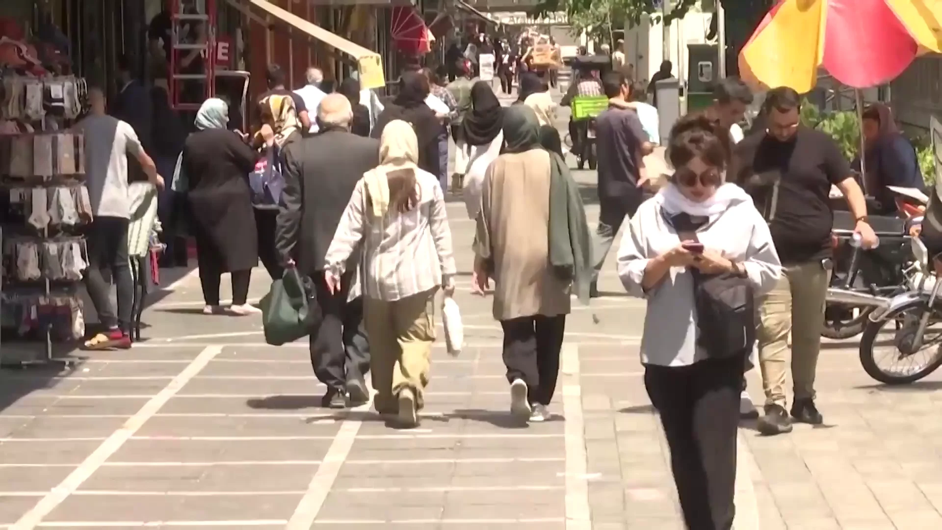 Mujeres con o sin velo en Irán Mujeres con o sin velo en Irán