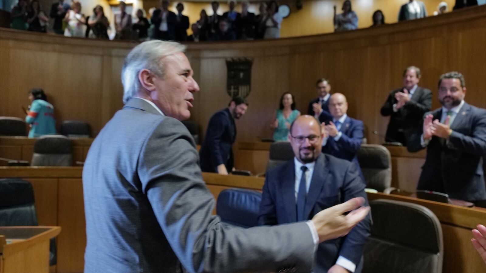 Aragón ya tiene presidente: el popular Jorge Azcón gobernará con Vox
