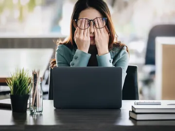 Mujer estresada Mujer estresada