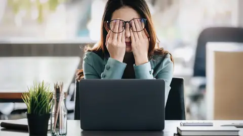 Mujer estresada Mujer estresada