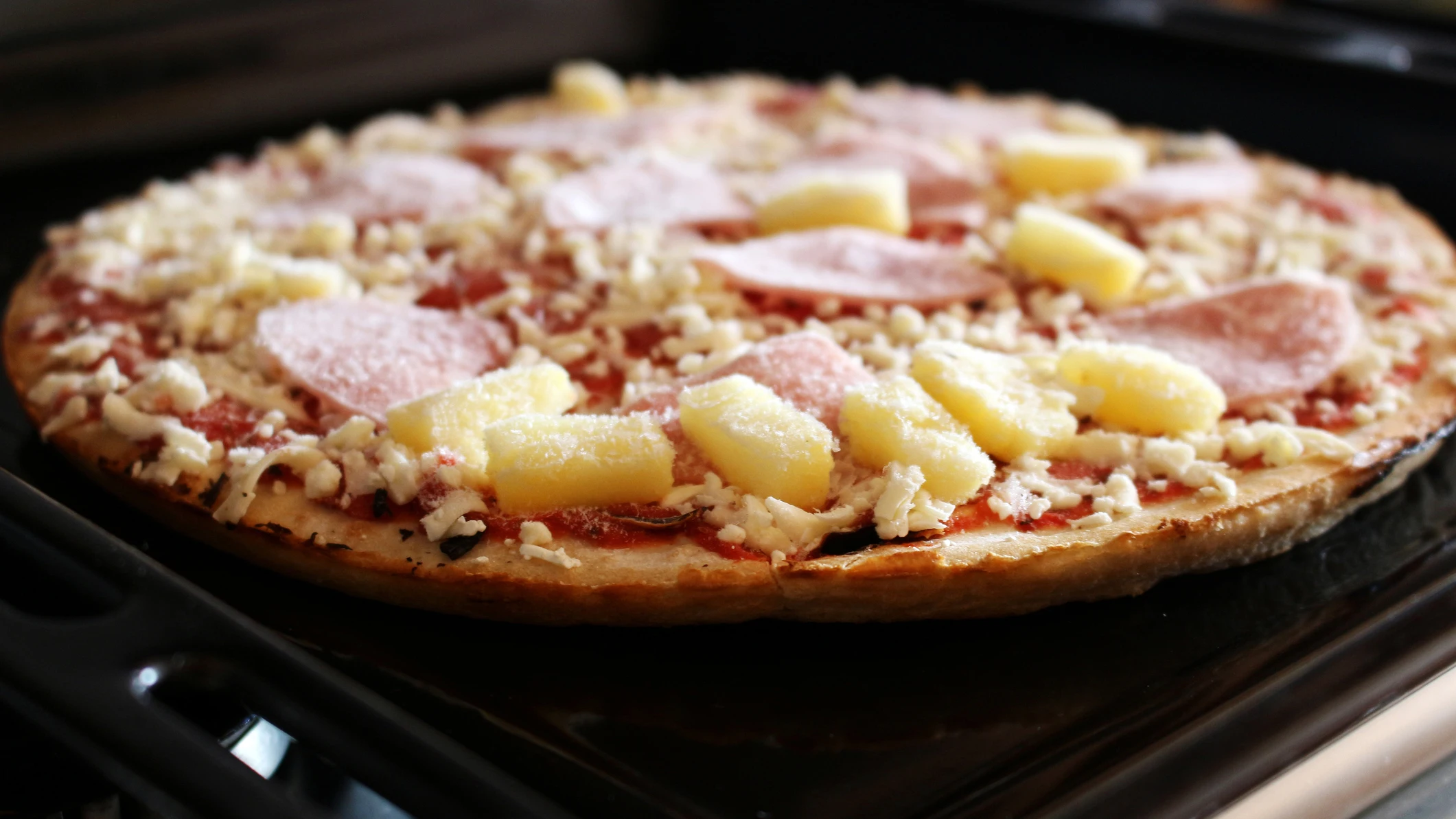 Pizza congelada en el horno