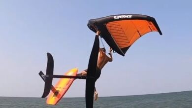 Un filmer, a punto de ser decapitado por un foil: 