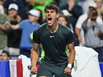 Carlos Alcaraz celebra su victoria ante Hubert Hurkacz