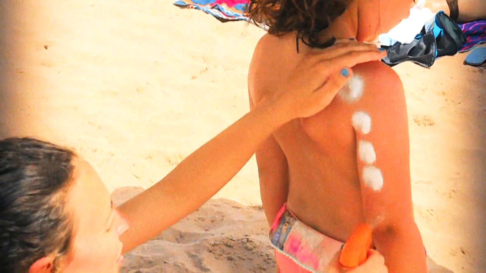 Los negacionistas de la crema solar: sus argumentos para negar los peligros de la exposición al sol