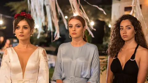 Ipek, Deren y Azra Ipek, Deren y Azra