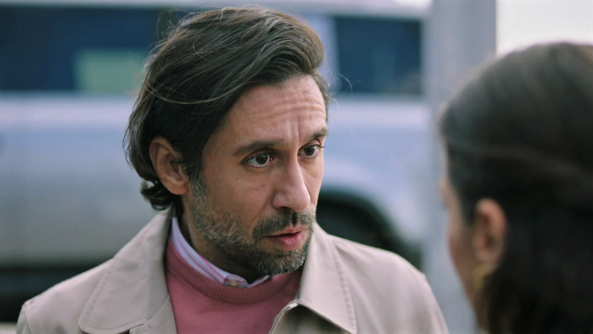 Ceylin descubre que su familia le ha mentido gracias a la ayuda de... ¡Çetin! Ceylin descubre que su familia le ha mentido gracias a la ayuda de... ¡Çetin!