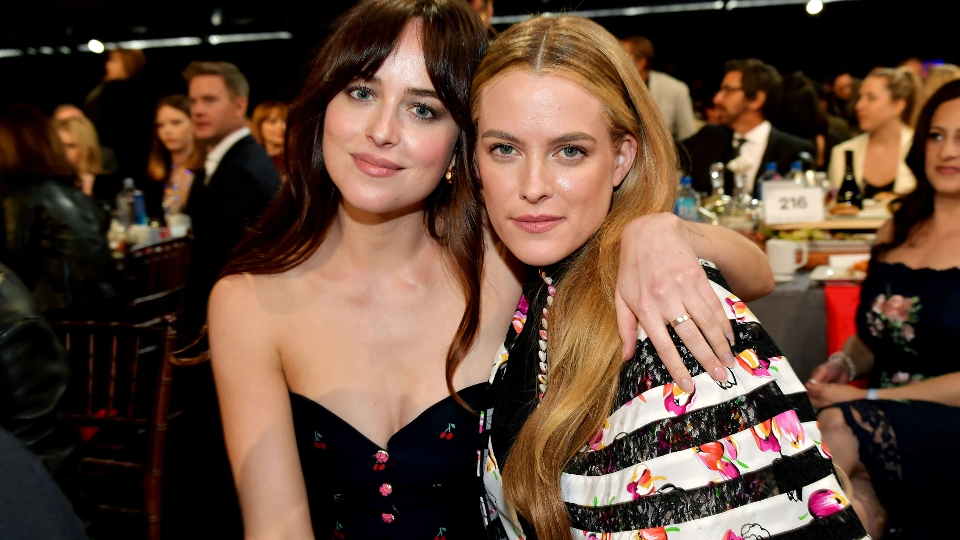 Dakota Johnson y Riley Keough Dakota Johnson y Riley Keough