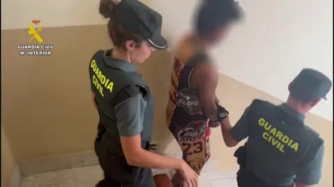 El vídeo de la detención del joven que agredió sexualmente a su amiga mientras dormía El vídeo de la detención del joven que agredió sexualmente a su amiga mientras dormía