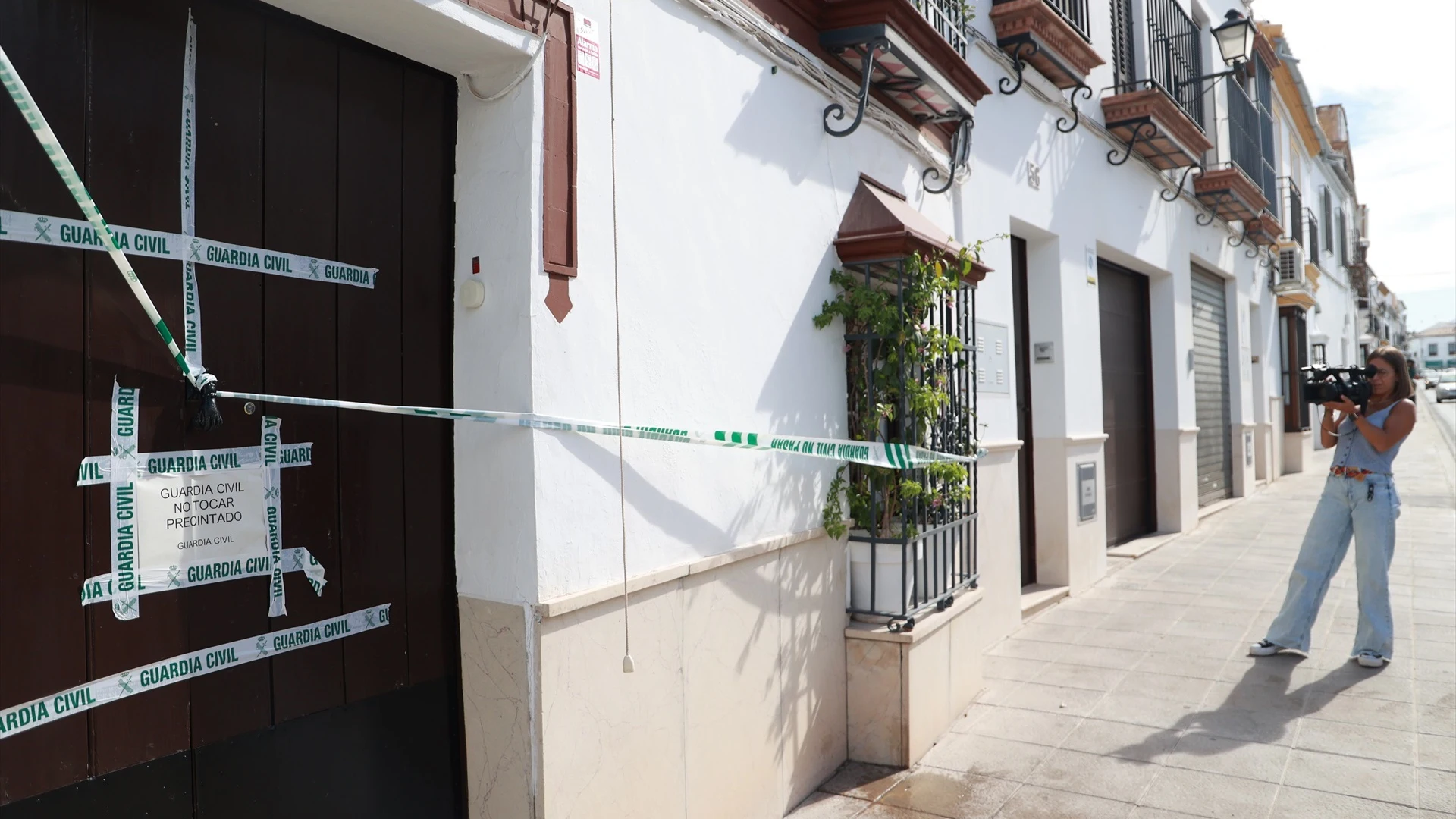 Vivienda donde han sido descubiertos los cadáveres Vivienda donde han sido descubiertos los cadáveres