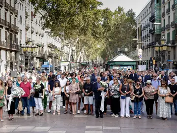 Las víctimas del 17A y sus familiares han guardado hoy seis minutos de silencio Las víctimas del 17A y sus familiares han guardado hoy seis minutos de silencio