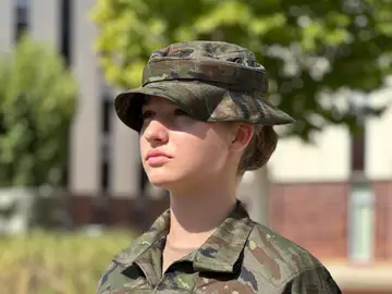 Primeras imágenes de la princesa Leonor con uniforme militar en la Academia General Militar de Zaragoza Primeras imágenes de la princesa Leonor con uniforme militar en la Academia General Militar de Zaragoza