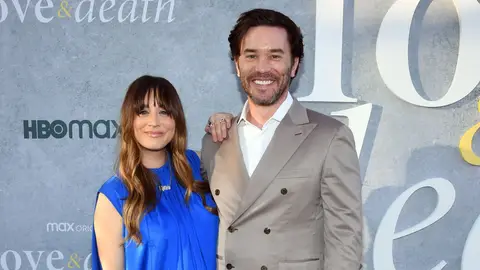 Kaley Cuoco y Tom Pelphrey Kaley Cuoco y Tom Pelphrey