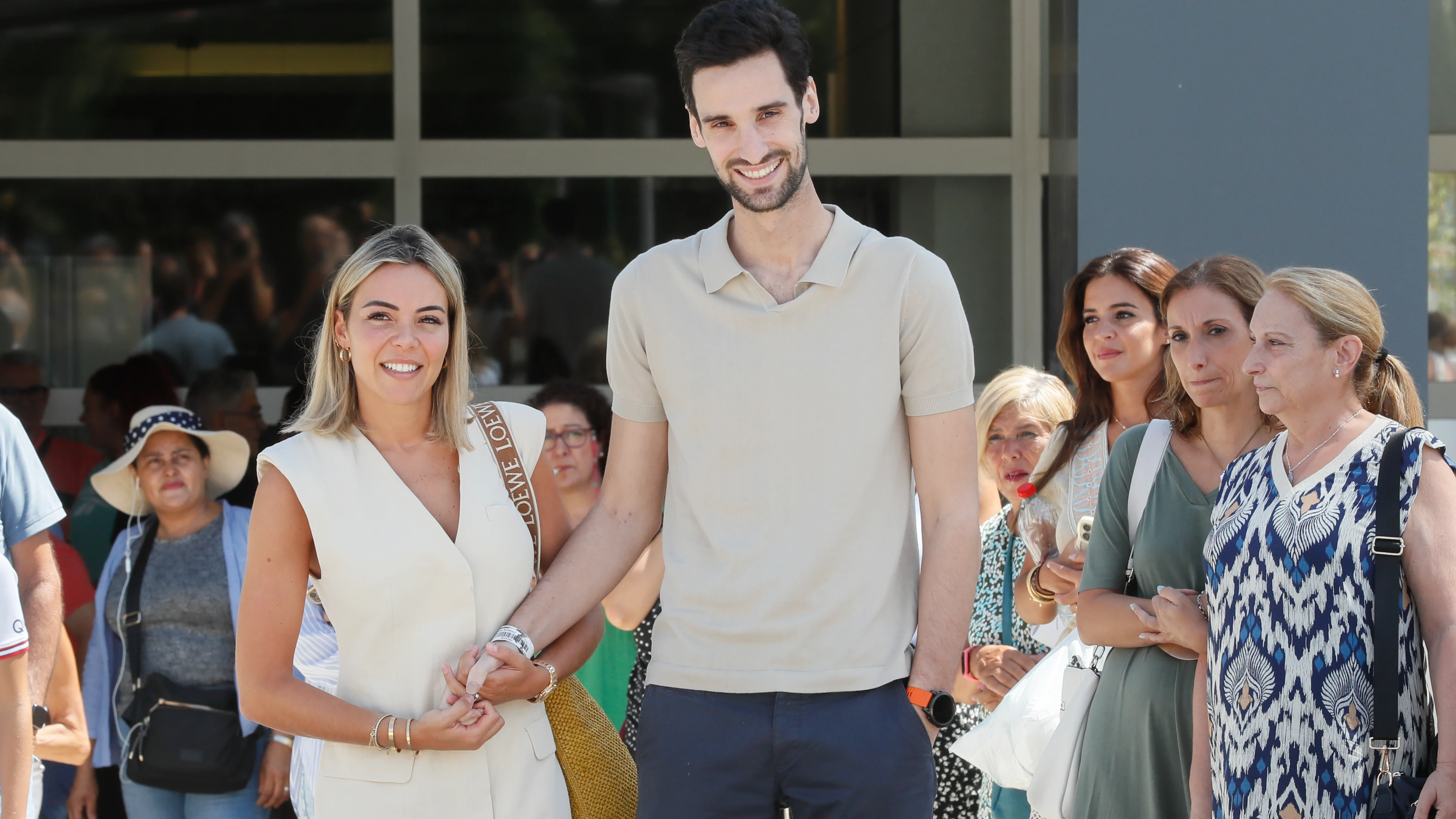 Sergio Rico sonríe junto a su mujer Sergio Rico sonríe junto a su mujer