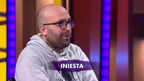 ¡Al palo! El increíble fallo de Miguel al confundir a Iniesta con Sergio Ramos ¡Al palo! El increíble fallo de Miguel al confundir a Iniesta con Sergio Ramos