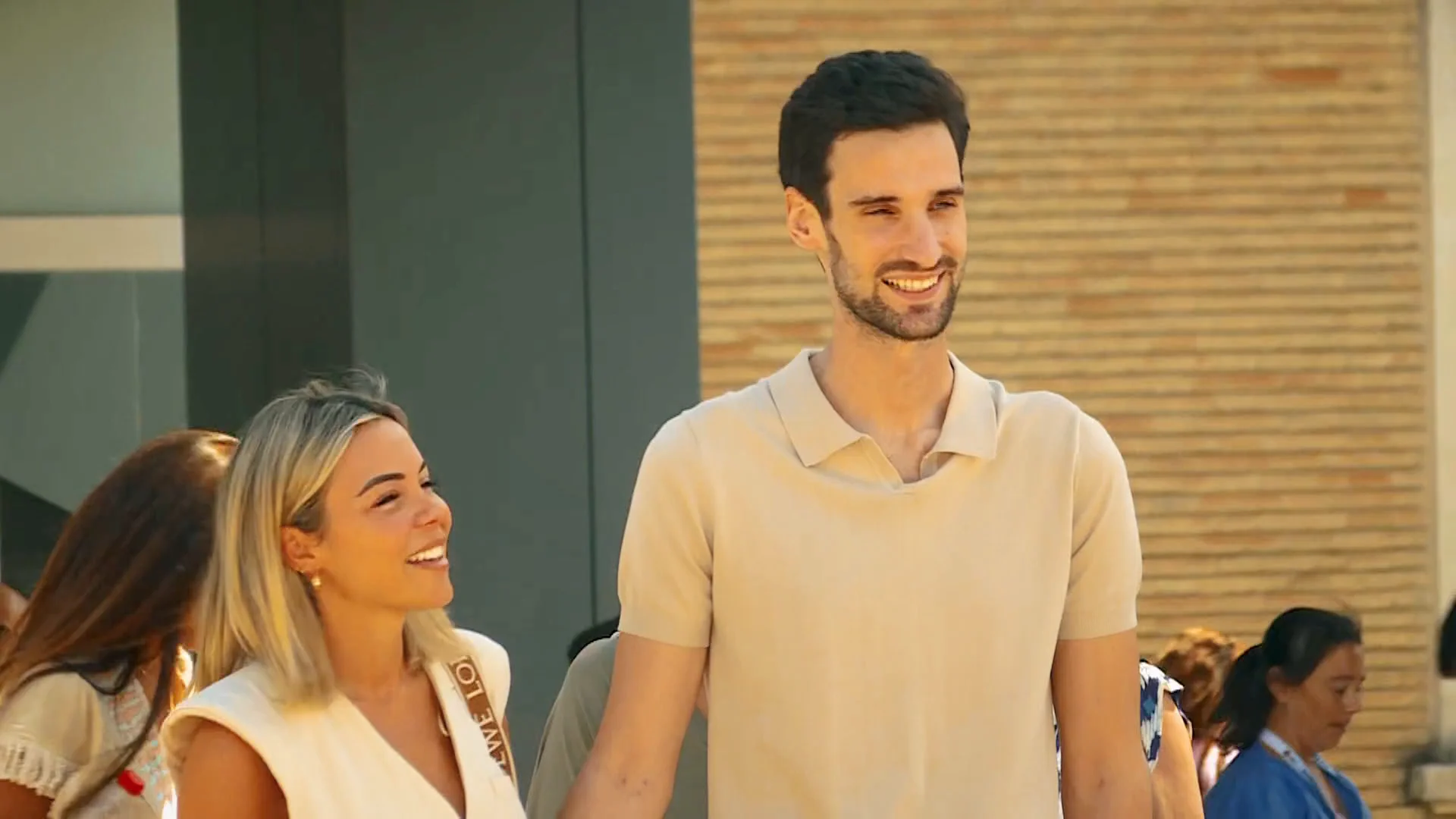Sergio Rico, emocionado tras recibir el alta y abandonar el hospital junto a Alba Silva: "Todo esto ha sido un sueño"