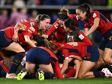 Las jugadoras españolas celebran el título mundial ante Inglaterra Las jugadoras españolas celebran el título mundial ante Inglaterra