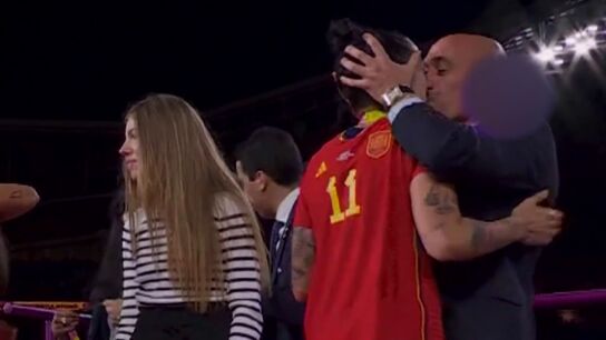 El beso en la boca de Rubiales a Jenni Hermoso