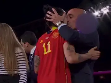 El beso en la boca de Rubiales a Jenni Hermoso El beso en la boca de Rubiales a Jenni Hermoso