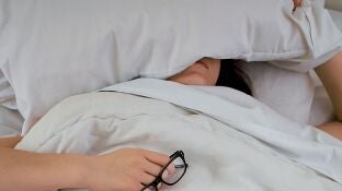 Los peligros de dormir poco entre semana