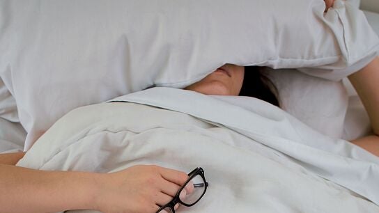Los peligros de dormir poco entre semana
