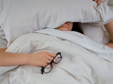 Los peligros de dormir poco entre semana