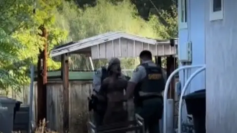 Un hombre vive varios meses en casa de una mujer Un hombre vive varios meses en casa de una mujer