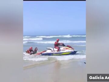 Los 3 surfistas alemanes no podían salir del mar