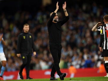 Guardiola será baja los próximos dos partidos del Manchester City por un problema de espalda