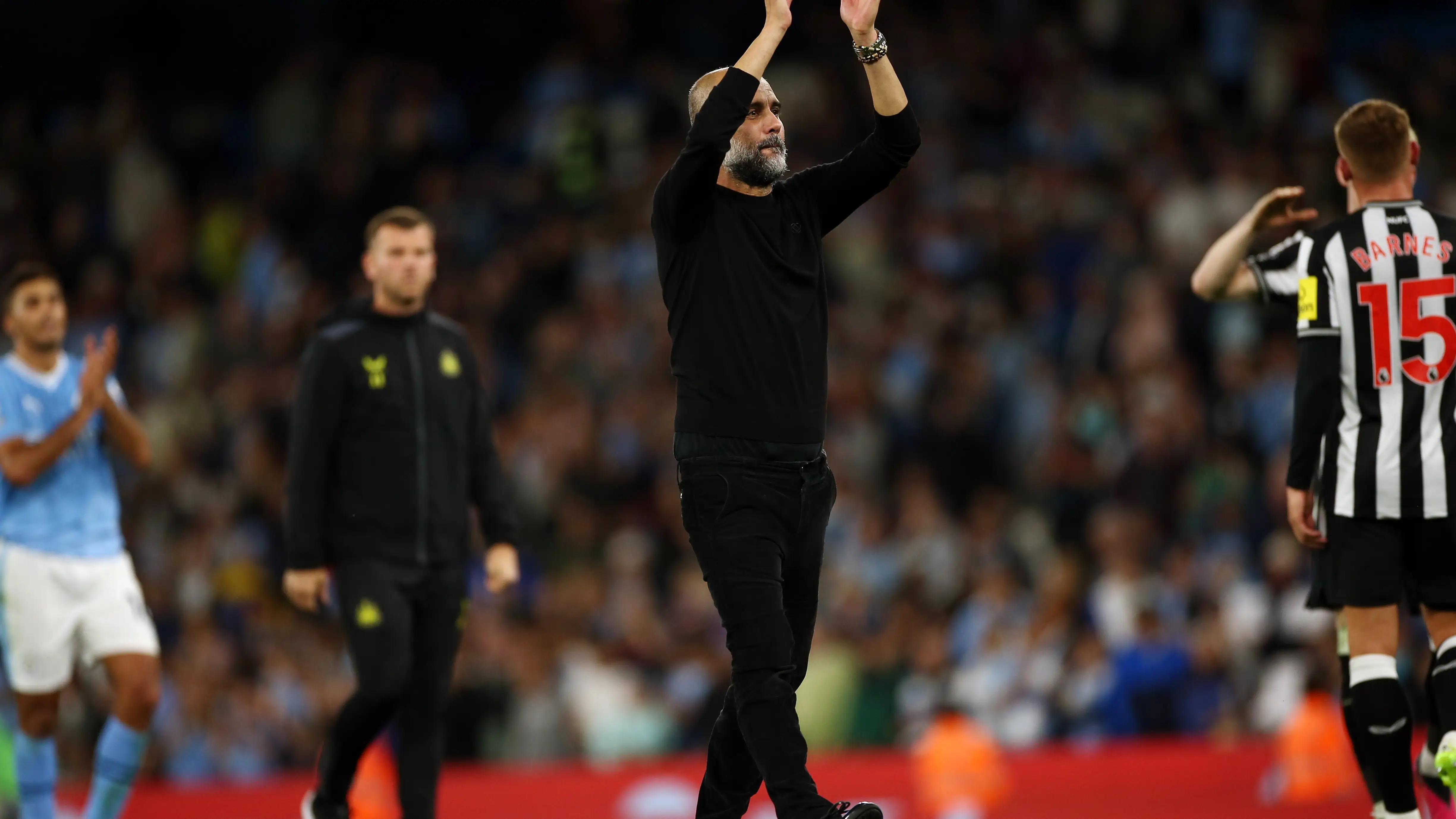 Guardiola será baja los próximos dos partidos del Manchester City por un problema de espalda Guardiola será baja los próximos dos partidos del Manchester City por un problema de espalda