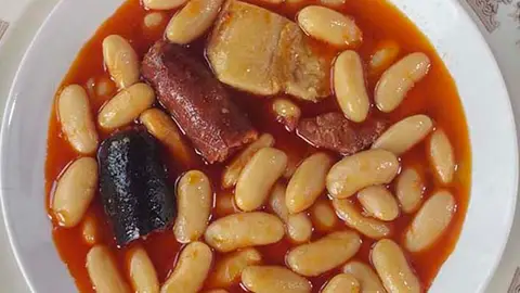 Polémica campaña por relacionar la fabada con la acidez de estómago Polémica campaña por relacionar la fabada con la acidez de estómago