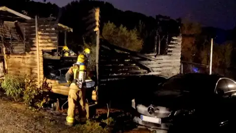 Muere una niña en el incendio de un camping Muere una niña en el incendio de un camping