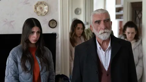 En el último capítulo de 'Secretos de Familia': Descubren a la verdadera asesina de Serdar... ¡Parla! En el último capítulo de 'Secretos de Familia': Descubren a la verdadera asesina de Serdar... ¡Parla!