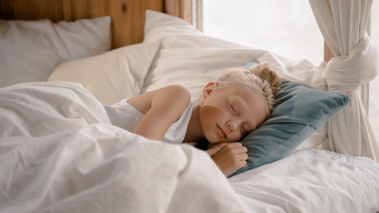 ¿Es normal que los niños suden cuando duermen?