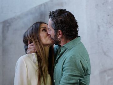  El beso de Paco León a Susana Saborido tras la petición de Joaquín: “Quiero pasión”